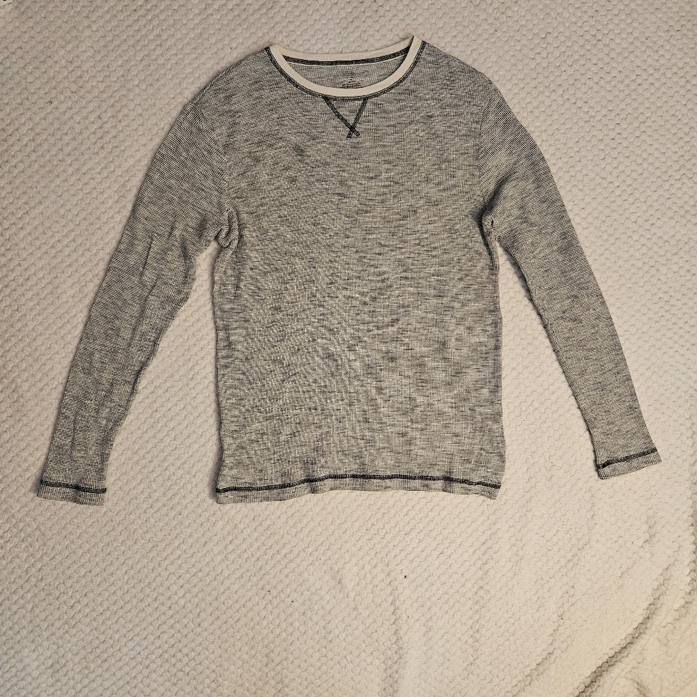 No Boundaries Textured Long Sleeve Tee for Men Size M